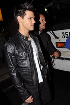 Taylor Lautner : taylor_lautner_1266524309.jpg