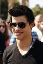 Taylor Lautner : taylor_lautner_1266719225.jpg