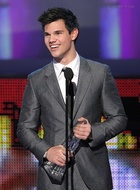 Taylor Lautner : taylor_lautner_1266719451.jpg