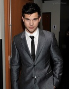 Taylor Lautner : taylor_lautner_1266719477.jpg