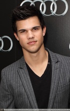 Taylor Lautner : taylor_lautner_1266773189.jpg