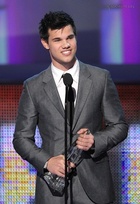 Taylor Lautner : taylor_lautner_1266962226.jpg