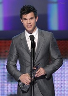 Taylor Lautner : taylor_lautner_1266964943.jpg