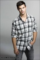 Taylor Lautner : taylor_lautner_1266999564.jpg