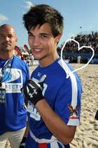 Taylor Lautner : taylor_lautner_1285018822.jpg