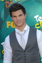 Taylor Lautner : taylor_lautner_1287684977.jpg