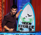 Taylor Lautner : taylor_lautner_1289328846.jpg