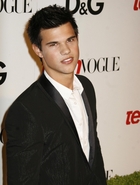 Taylor Lautner : taylor_lautner_1290797829.jpg