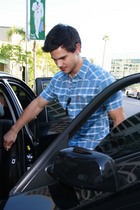 Taylor Lautner : taylor_lautner_1294805728.jpg