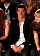 Taylor Lautner : taylor_lautner_1294847533.jpg