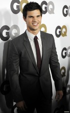 Taylor Lautner : taylor_lautner_1294847588.jpg