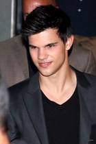 Taylor Lautner : taylor_lautner_1294847706.jpg