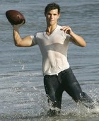 Taylor Lautner : taylor_lautner_1295469629.jpg