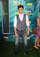 Taylor Lautner : taylor_lautner_1297988317.jpg