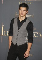 Taylor Lautner : taylor_lautner_1297988333.jpg