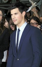 Taylor Lautner : taylor_lautner_1297988372.jpg