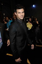 Taylor Lautner : taylor_lautner_1297988469.jpg