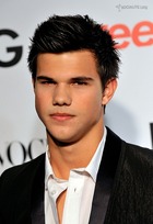 Taylor Lautner : taylor_lautner_1299625862.jpg