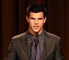 Taylor Lautner : taylor_lautner_1302730666.jpg