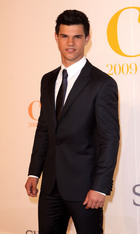 Taylor Lautner : taylor_lautner_1303663669.jpg