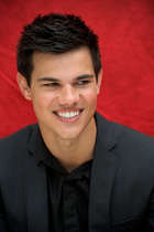 Taylor Lautner : taylor_lautner_1307458841.jpg