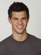 Taylor Lautner : taylor_lautner_1307459252.jpg