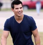 Taylor Lautner : taylor_lautner_1310692867.jpg