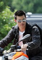 Taylor Lautner : taylor_lautner_1310692880.jpg