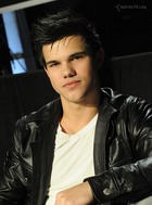 Taylor Lautner : taylor_lautner_1310979479.jpg