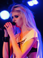 Taylor Momsen : taylor-momsen-1333648265.jpg