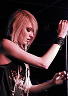 Taylor Momsen : taylor-momsen-1333759411.jpg