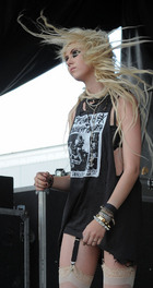 Taylor Momsen : taylor-momsen-1334072586.jpg