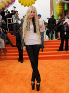 Taylor Momsen : taylor-momsen-1334171458.jpg