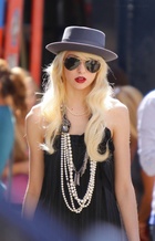 Taylor Momsen : taylor-momsen-1369506656.jpg