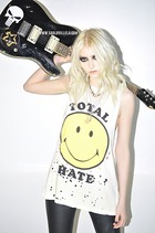 Taylor Momsen : taylor-momsen-1378967427.jpg