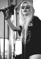 Taylor Momsen : taylor-momsen-1379008125.jpg