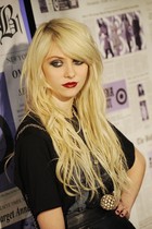 Taylor Momsen : taylor-momsen-1380382440.jpg