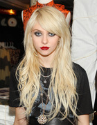 Taylor Momsen : taylor-momsen-1396793489.jpg