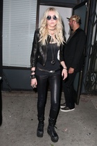 Taylor Momsen in General Pictures, Uploaded by: Guest