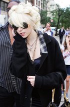 Taylor Momsen : taylor_momsen_1252224545.jpg