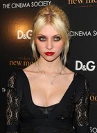 Taylor Momsen : taylor_momsen_1258766841.jpg