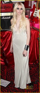 Taylor Momsen : taylor_momsen_1263574044.jpg