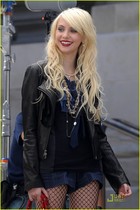 Taylor Momsen : taylor_momsen_1271441485.jpg