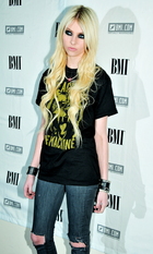 Taylor Momsen : taylor_momsen_1271441535.jpg