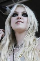 Taylor Momsen : taylor_momsen_1277617823.jpg