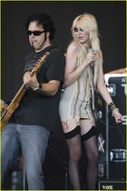 Taylor Momsen : taylor_momsen_1278975838.jpg