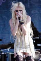 Taylor Momsen : taylor_momsen_1278982116.jpg