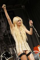 Taylor Momsen : taylor_momsen_1278985281.jpg