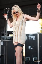 Taylor Momsen : taylor_momsen_1282492576.jpg