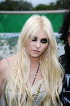 Taylor Momsen : taylor_momsen_1282583533.jpg